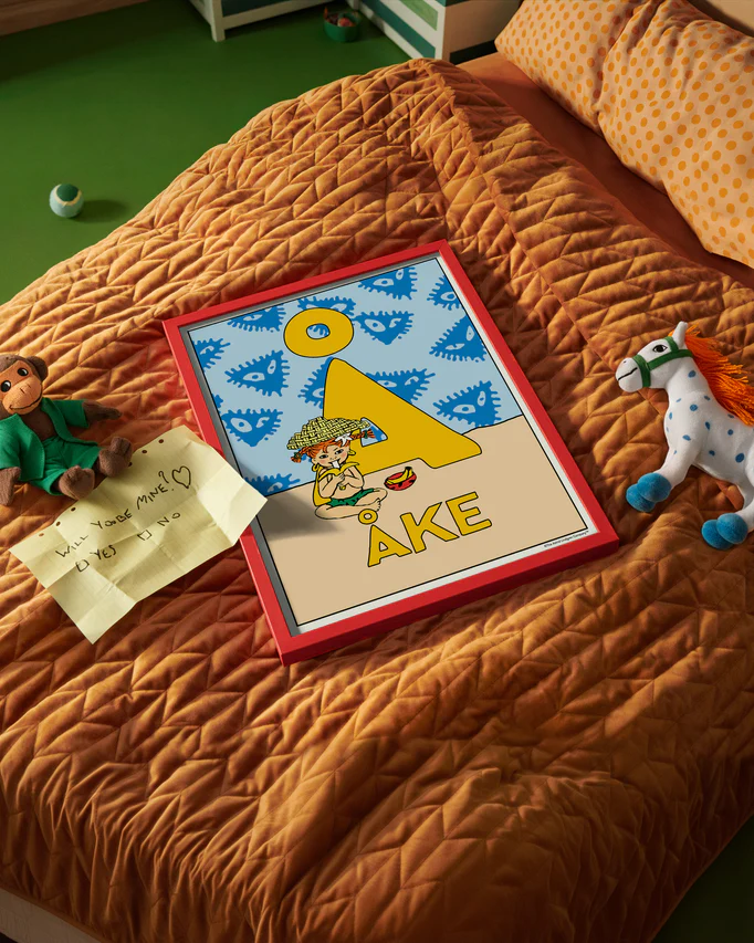 Pippi Longstocking name poster with the letter Å and the name Åke, placed on a neatly made bed in a bright kids’ room.
